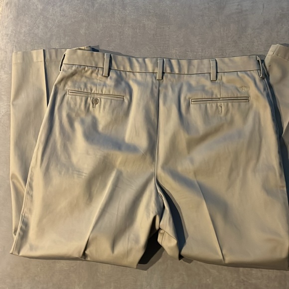Men’s Dockers/ Khaki Size:42W/L32 note pictures for approximate measurements. - Picture 2 of 9